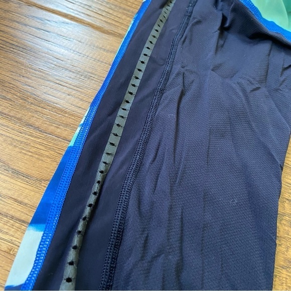 Lululemon Pace Pusher Crop Luxtreme
Brush Strokes Harbor Blue Menthol Deep Navy - Picture 9 of 11